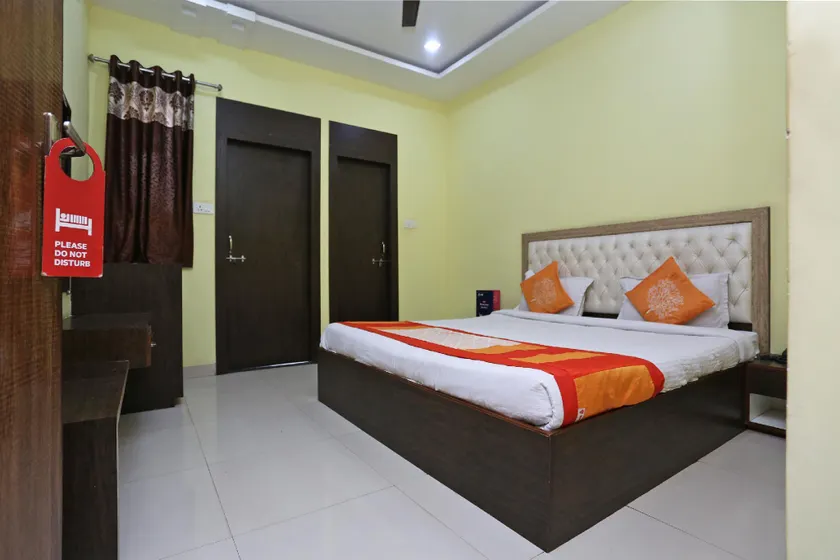 OYO 4154 Hotel Pearl - Image 1