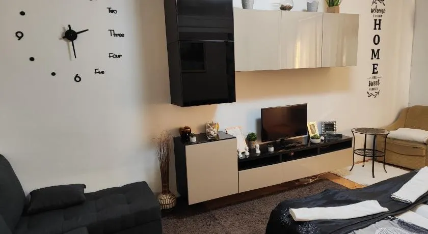 Heni Apartman - Image 1
