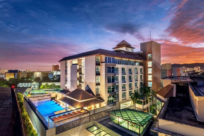 Buri Sriphu Hotel - Image 1