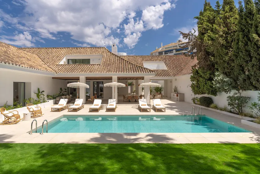 Anfitrión Villas & Suites - Image 1