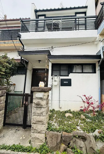 GI HOUSE - Central Osaka Traditional House - 3 Tatami Rooms & Balcony - 6min Walk to Station - Image 1