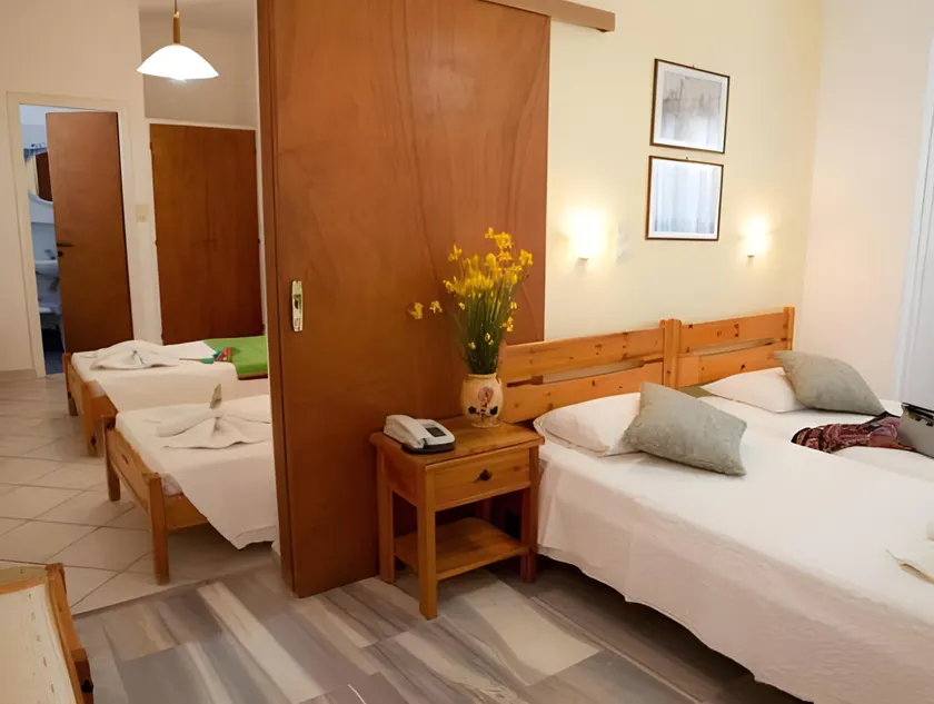 Hotel Cyclades - Image 1