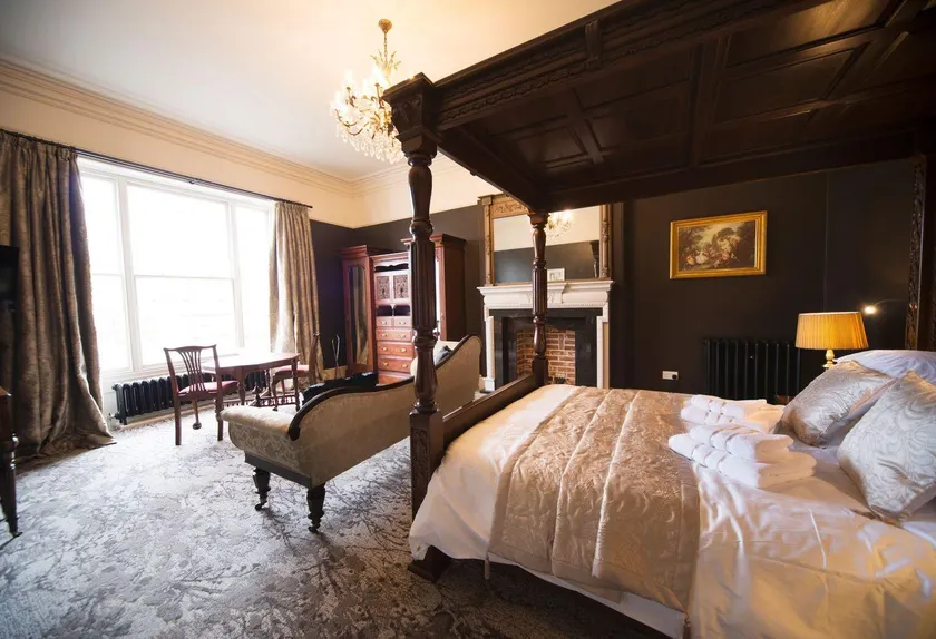 East Walls Hotel - Image 1