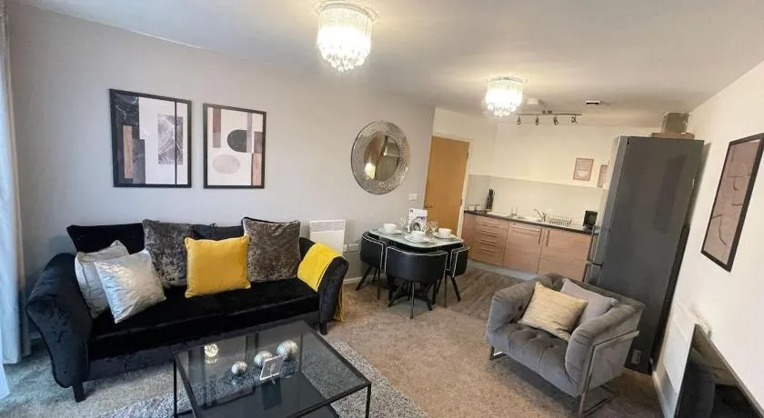 Cityfront Cosy Apt Near City Centre & Etihad Stadium, Free Parking - Image 1