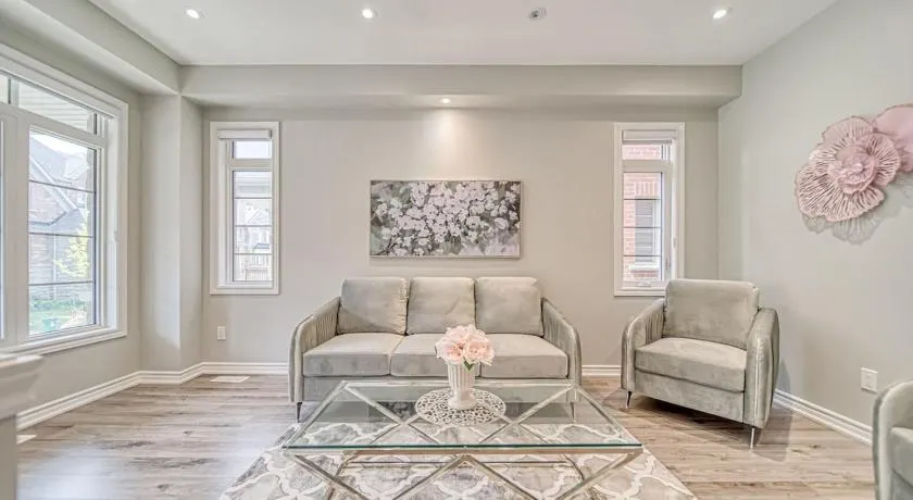Spacious 3 Bedroom Townhome Near Thermea Spa and Casino Ajax - Image 1