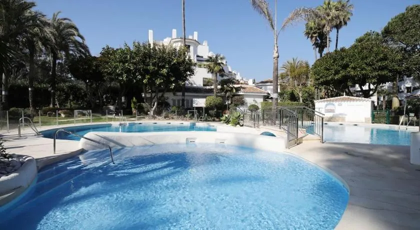 Ferienwohnung \"Golden Beach Elviria\" mit Gemeinschaftspool, Privaten Terrassen und WLAN - Image 1
