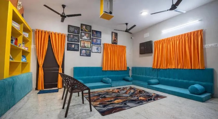 Rayzen Stays & Backpackers Hostel - Image 1