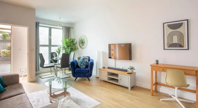 1 Bed Apartment - Redhill Central, Surrey, Gatwick #2 - Image 1