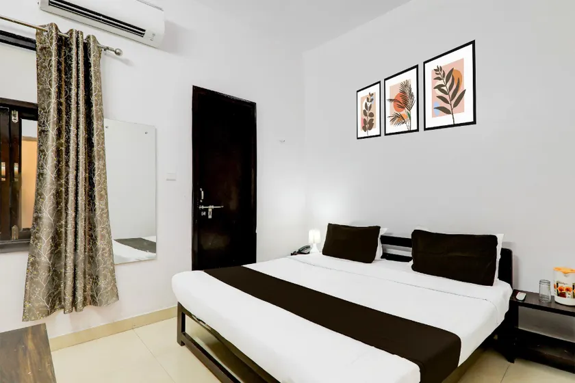 Super OYO Hotel O Indira Nagar - Image 1