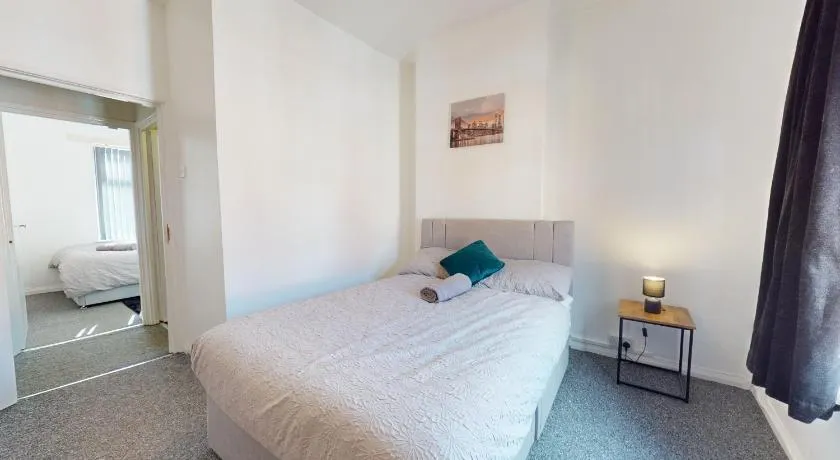 Amazing and Immaculate 2-Bed House in Manchester - Image 1