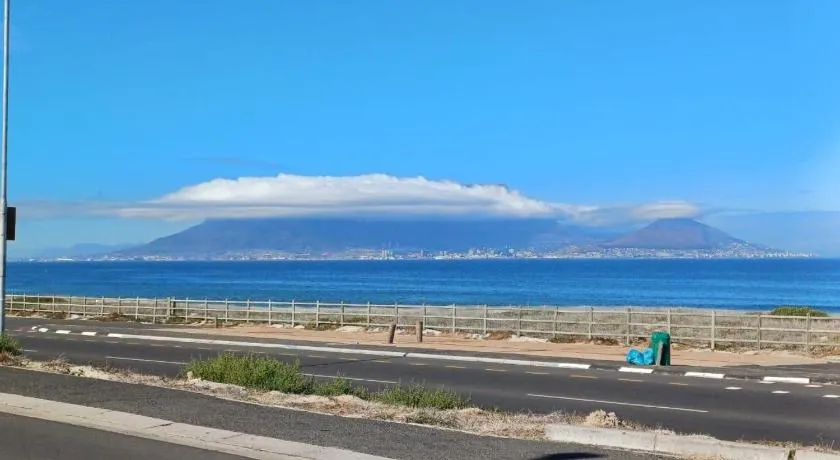 Cape Town Beachfront Accommodation in Blouberg - Image 1