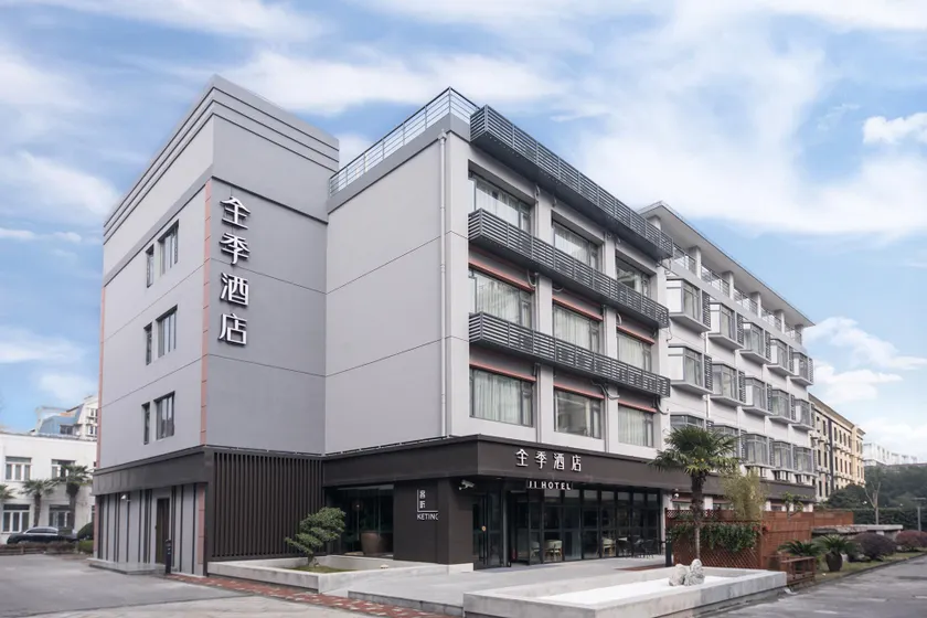 JI Hotel Shanghai Longbai New Village Subway Station - Image 1