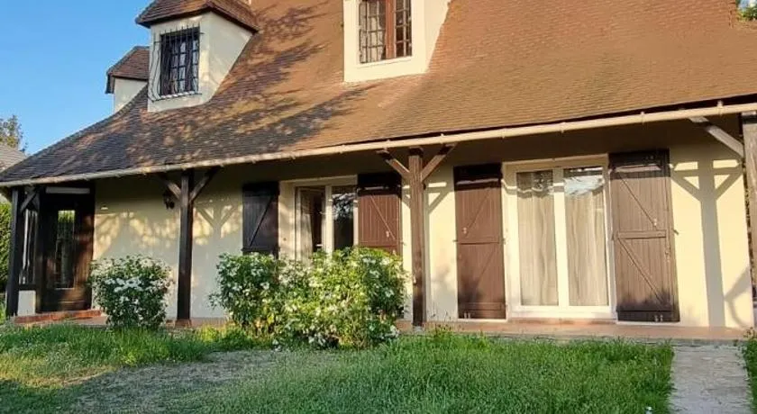 La Villa Jacuzzi et Cinéma "LES 300" à 15 min de Paris JO 2024 et du Stade de France TARIFS PRIVILEGES SEMAINE OU MOIS DISPONIBLE - Image 1