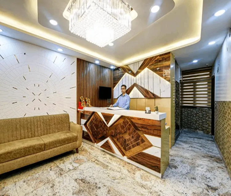 Hotel New Frontier, City Centre - 2 Mins from OLD Delhi Railway Station & Chandni Chowk - Image 1