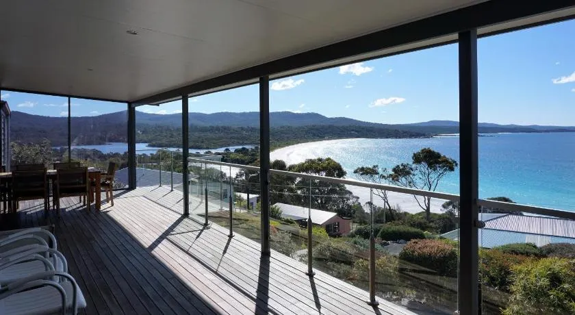 Sea Eagle Cottage Amazing Views Of Bay Of Fires - Image 1