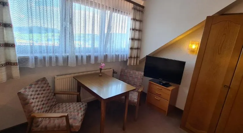 Doppelzimmer Bergblick mit 2 Einzelbetten - Pension Hauber - Image 1