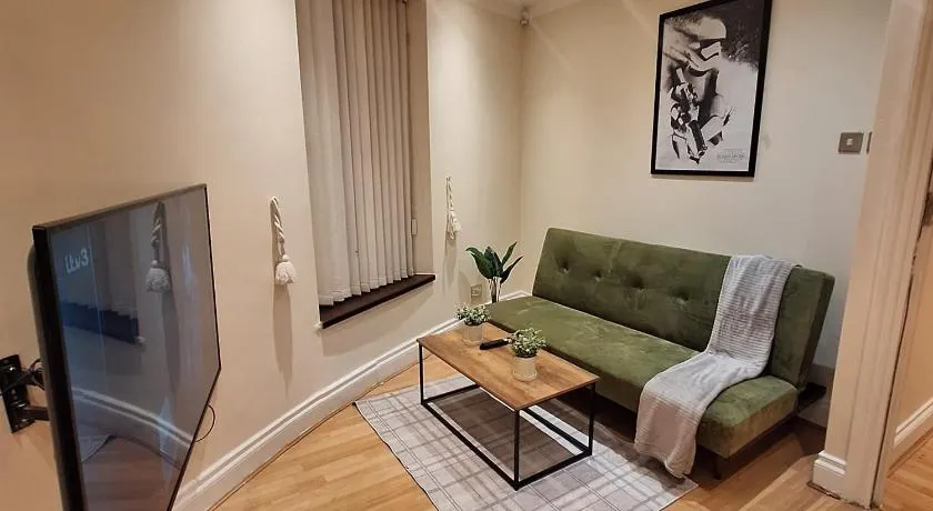 Spacious 2BR, 5 Min Walk to Anfield, Free Parking - Image 1