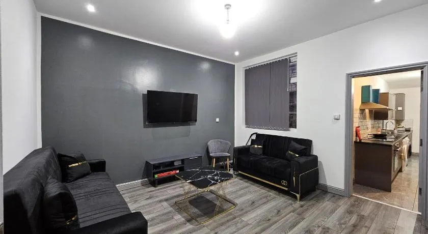 Landcross Co-Living - Private Room Self-Cater - Image 1