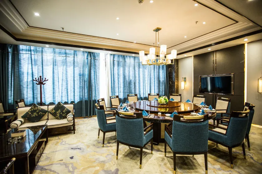 Dingxi Longwan Peninsula International Hotel - Image 1