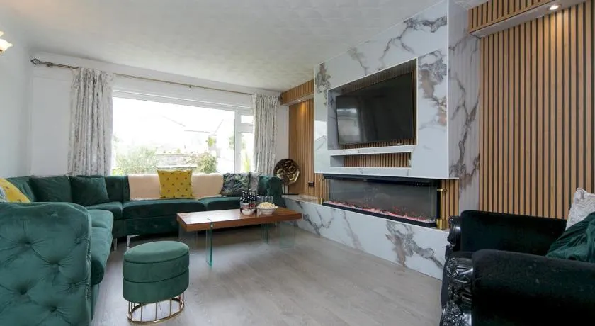 Pass the Keys Centrally Located Modern Seaside House - Image 1