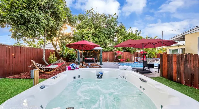 Heated Pool Spa BBQ Pool Table WiFi Near Beach-Downtown Fun - Image 1