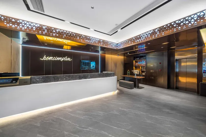 Home Inn Plus Chongqing Guanyinqiao Hongqihegou Light Rail Station - Image 1