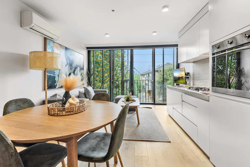Modern 2 Bedroom Apartment In The Heart Of St Kilda - Image 1