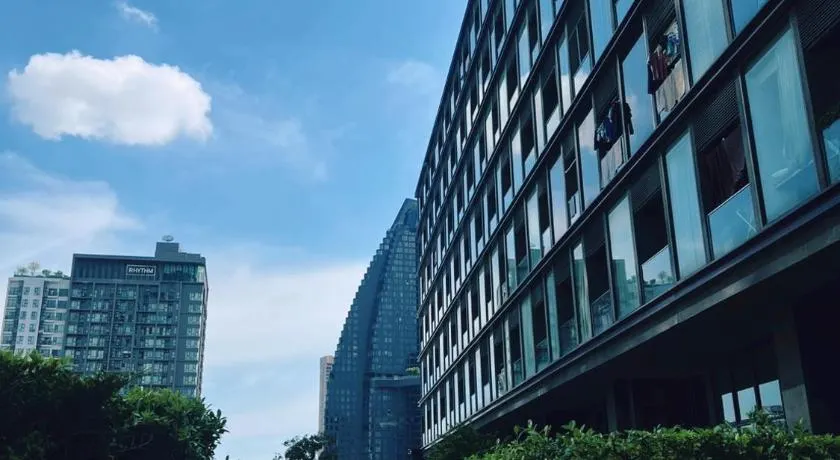 Luxury Condo Skywalk BTS Thonglor Pool Gym and Netflix - Image 1