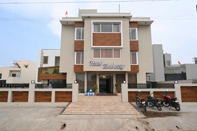 Hotel Embassy - Image 1