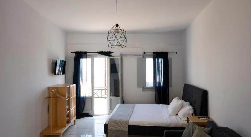 K & G Central Apartments Fira - Image 1