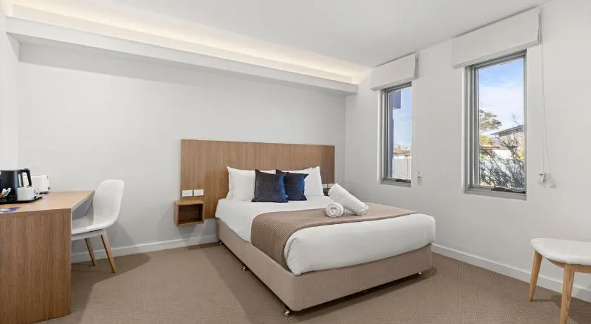Modern Queen Studio - 6 Min Walk to Beach - Image 1