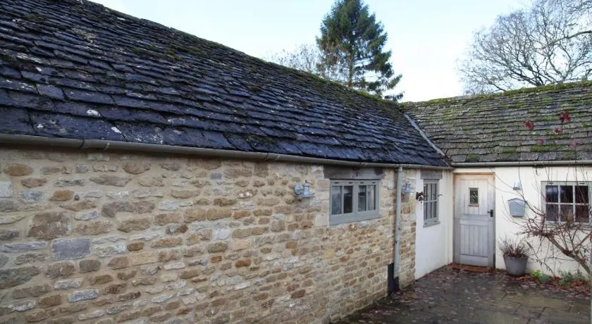 Cotswolds Grade II Listed Barn & underfloor heating - Image 1