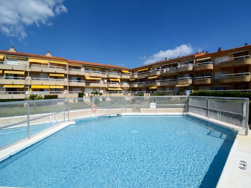 Apartment in Estartit near sea beach - Image 1