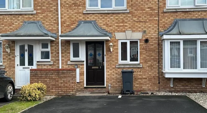2-Bed Home with Parking, Near Airport, NEC & JLR - Image 1