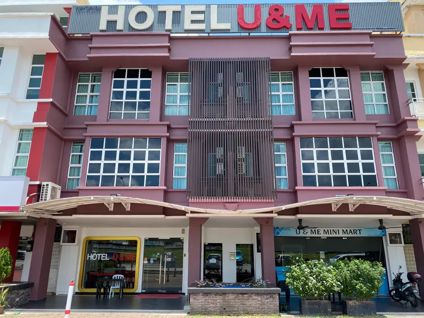 U and Me Hotel KULAI - Image 1