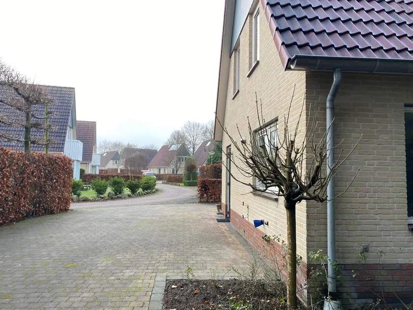 Free holiday home with big garden - Image 1