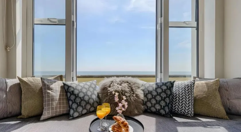 Beachfront Studio Direct Sea Views Air Conditioning The Compact Coastal Crib - Image 1