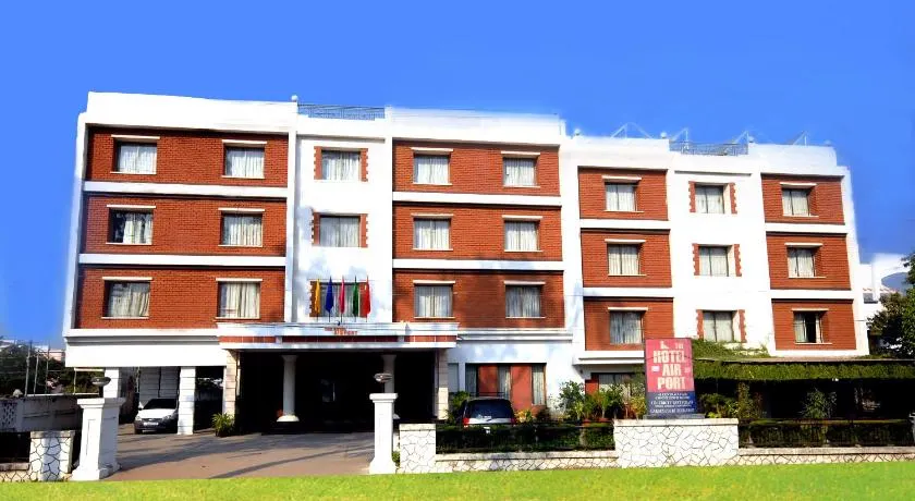 The Hotel Airport - Image 1