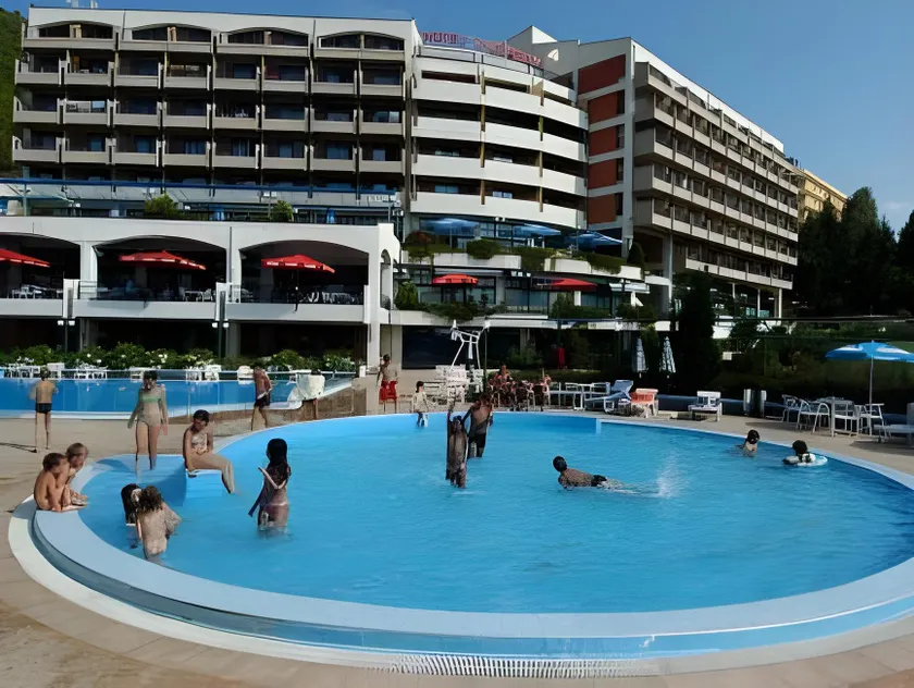 Hotel Bellevue - Metropol Lake Resort - Image 1