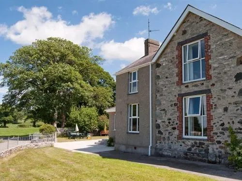 Dinas Farm - Image 1