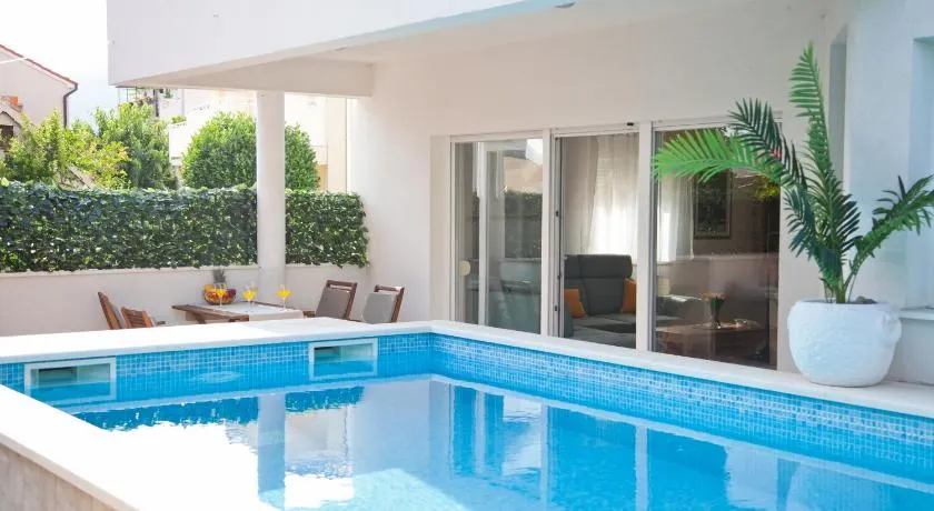 Aura maris, Kaštel Stari - Image 1