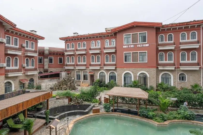 Wutong Hot Spring Hotel - Image 1