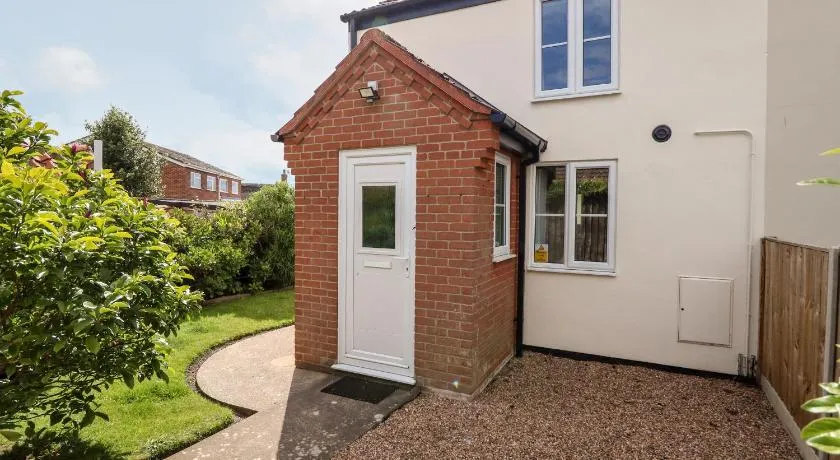 3 The Cottages - Image 1