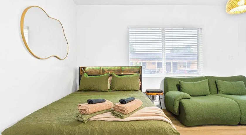 Modern Miami Studio Close to Wynwood & Downtown - Image 1