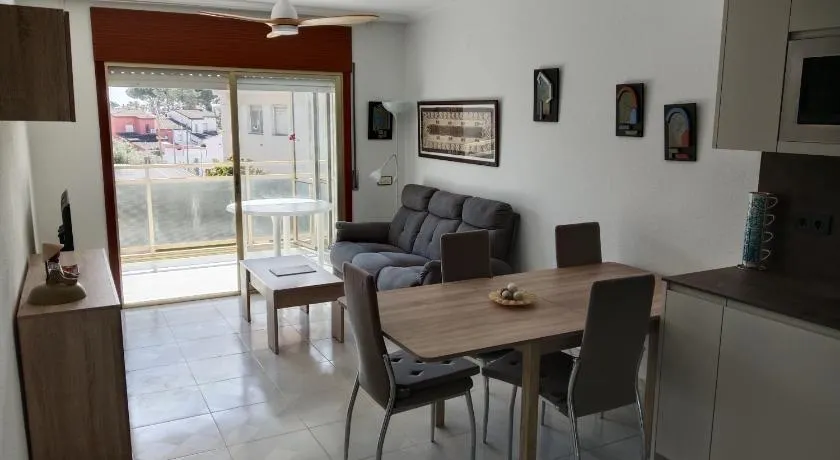 Cozzy flat in a quiet and nice area / Acogedor apartamento en zona tranquila y agradable - Image 1