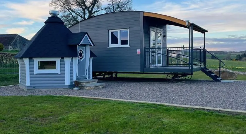 Capledrae Farmstay Shepherds Huts - Image 1