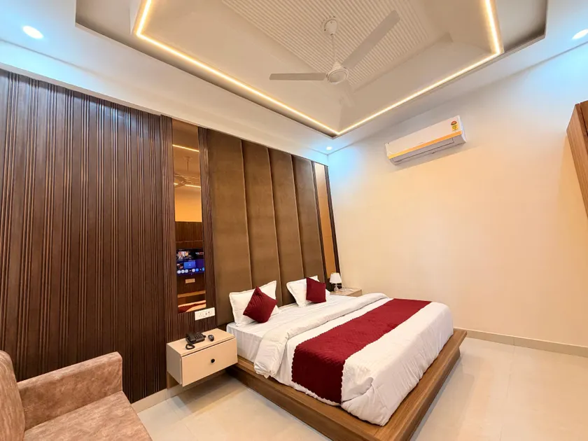 Oasis hotel - Image 1