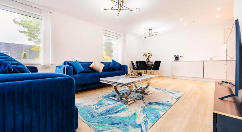 LUX 3BDR Riverside Duplex Mansionette By LCY & ExCeL I 20mins to Central London - Image 1