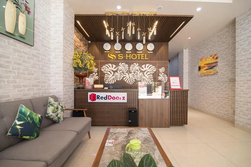 RedDoorz near Nguyen Van Thoai Street - Image 1