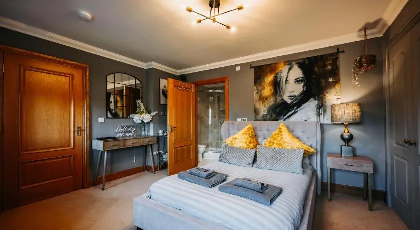 Boutique Shrewsbury Rooms - Image 1